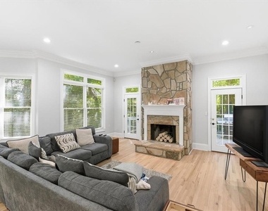 1247 Manor Oaks Court - Photo Thumbnail 17