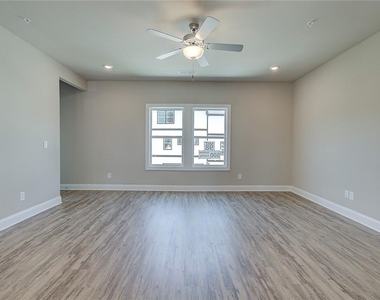 1095 Knoxboro Lane - Photo Thumbnail 8
