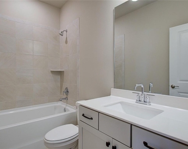 1095 Knoxboro Lane - Photo Thumbnail 4