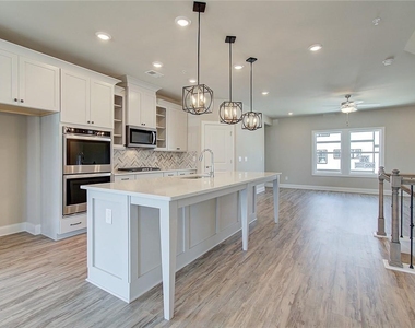1095 Knoxboro Lane - Photo Thumbnail 7