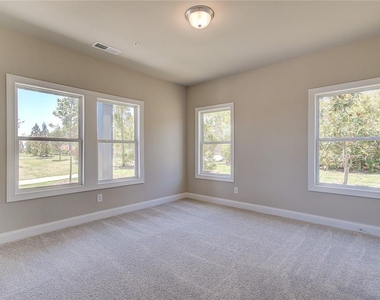 1095 Knoxboro Lane - Photo Thumbnail 3
