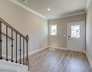 1095 Knoxboro Lane - Photo Thumbnail 2
