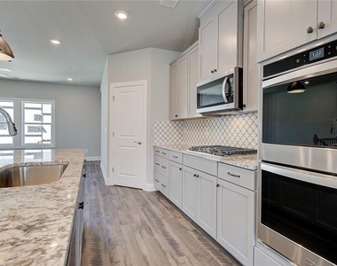 1095 Knoxboro Lane - Photo Thumbnail 13