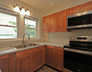 416 1/2 W Jackson Street - Photo Thumbnail 7