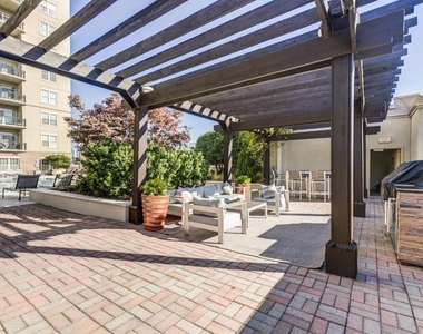 325 East Paces Ferry Road - Photo Thumbnail 17