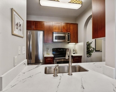 325 East Paces Ferry Road - Photo Thumbnail 4
