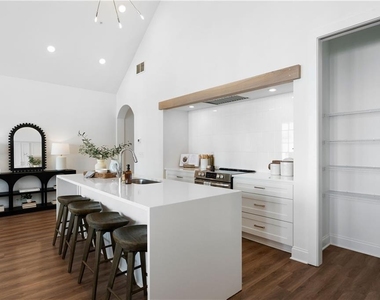 308 Chardonnay Way - Photo Thumbnail 10