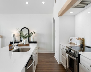 308 Chardonnay Way - Photo Thumbnail 17