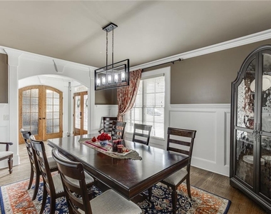 4612 Grandview Parkway - Photo Thumbnail 6