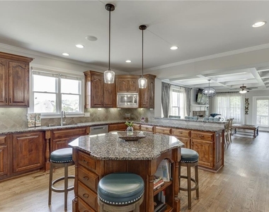 4612 Grandview Parkway - Photo Thumbnail 17