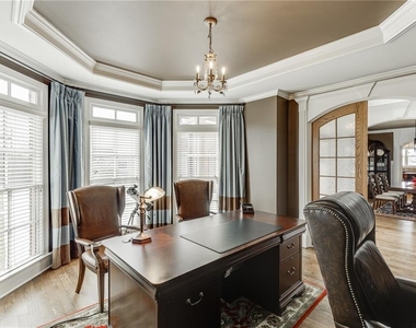 4612 Grandview Parkway - Photo Thumbnail 4
