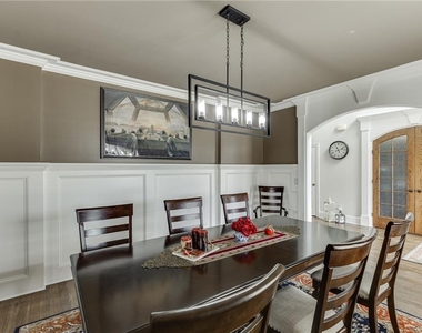 4612 Grandview Parkway - Photo Thumbnail 7