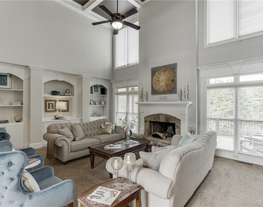 4612 Grandview Parkway - Photo Thumbnail 8