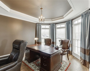 4612 Grandview Parkway - Photo Thumbnail 2