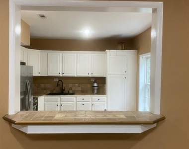 1624 Longmont Drive - Photo Thumbnail 4