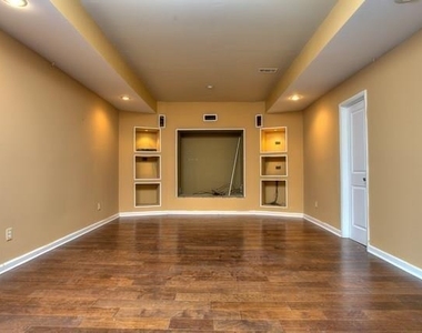 1624 Longmont Drive - Photo Thumbnail 3