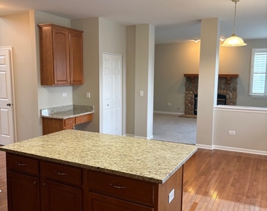 2912 Forest Creek Lane - Photo Thumbnail 10