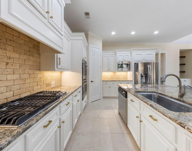 90 W Horizon Ridge Place - Photo Thumbnail 15