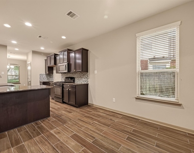 2510 Shady Falls Lane - Photo Thumbnail 10