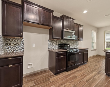 2510 Shady Falls Lane - Photo Thumbnail 12