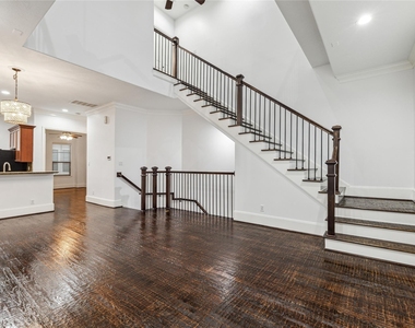 1046 W 23rd Street - Photo Thumbnail 5