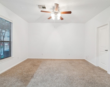 1046 W 23rd Street - Photo Thumbnail 3