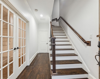 1046 W 23rd Street - Photo Thumbnail 2