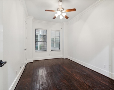 1046 W 23rd Street - Photo Thumbnail 14