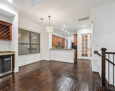 1046 W 23rd Street - Photo Thumbnail 4