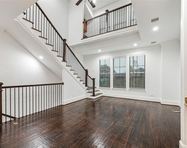 1046 W 23rd Street - Photo Thumbnail 7