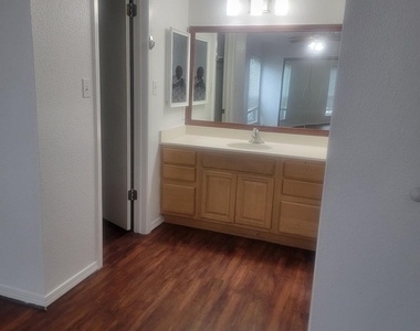 3303 W Greenridge Drive Drive - Photo Thumbnail 2