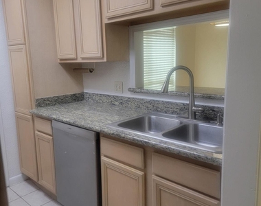3303 W Greenridge Drive Drive - Photo Thumbnail 6