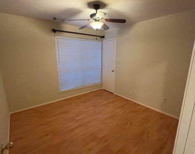 5523 Dapplewood Lane - Photo Thumbnail 11