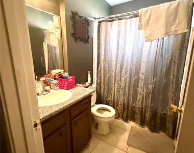 5319 Lincoln Town Drive - Photo Thumbnail 5