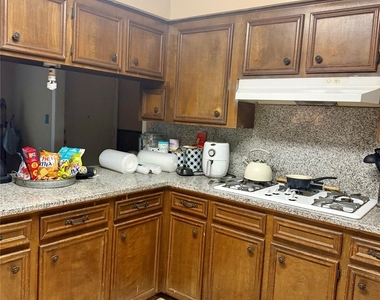 5319 Lincoln Town Drive - Photo Thumbnail 3