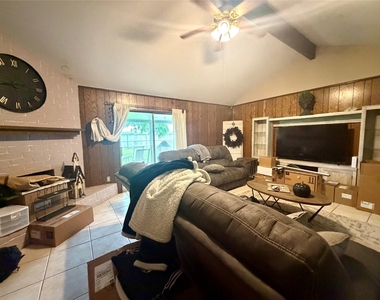 5319 Lincoln Town Drive - Photo Thumbnail 2