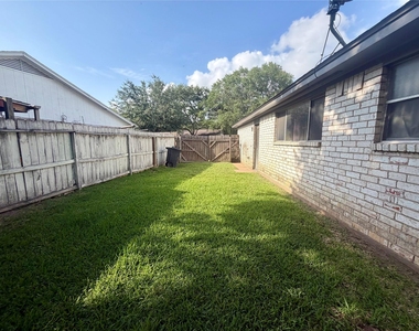 5319 Lincoln Town Drive - Photo Thumbnail 13