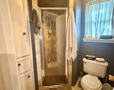 5319 Lincoln Town Drive - Photo Thumbnail 9