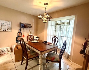 5319 Lincoln Town Drive - Photo Thumbnail 6