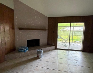 5319 Lincoln Town Drive - Photo Thumbnail 11