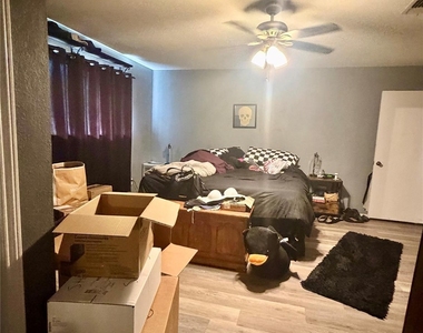 5319 Lincoln Town Drive - Photo Thumbnail 8