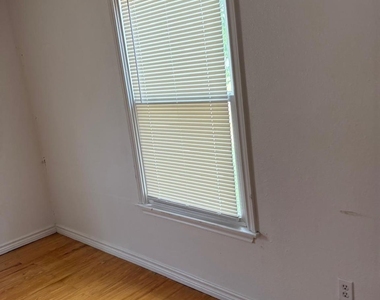 302 Ella Street - Photo Thumbnail 3