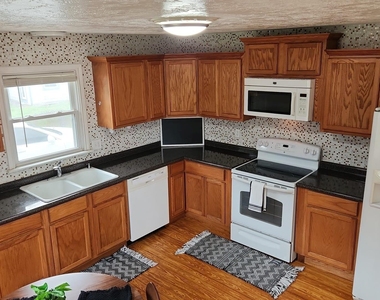 302 Ella Street - Photo Thumbnail 5