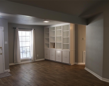 27 N Greenbud Court - Photo Thumbnail 2