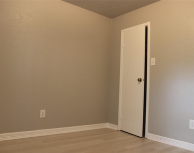 27 N Greenbud Court - Photo Thumbnail 15