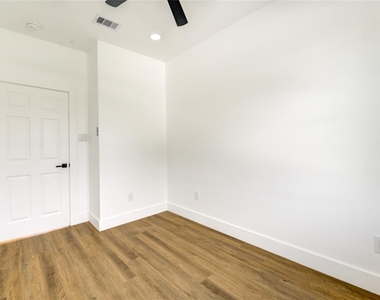 4554 Newberry Street - Photo Thumbnail 7