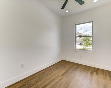 4554 Newberry Street - Photo Thumbnail 6