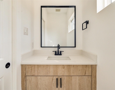 4554 Newberry Street - Photo Thumbnail 5