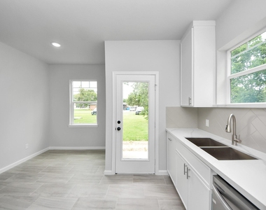 303 S Utah Street - Photo Thumbnail 17