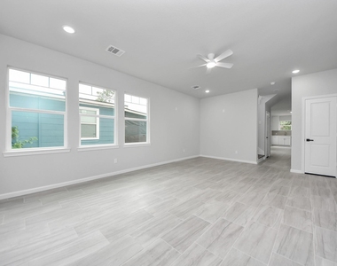 303 S Utah Street - Photo Thumbnail 3